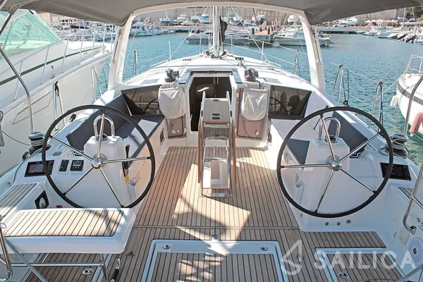 Oceanis 41.1 - Yacht Charter Sailica
