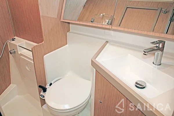 Oceanis 41.1 - Yacht Charter Sailica