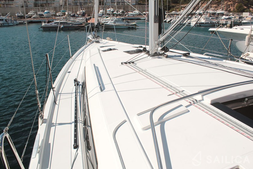 Oceanis 41.1 - Yacht Charter Sailica