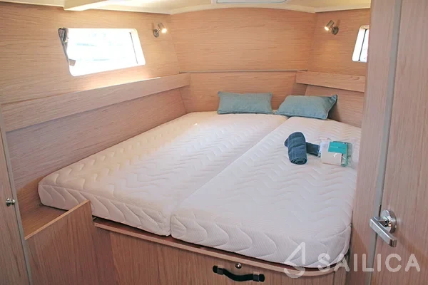 Oceanis 41.1 - Yacht Charter Sailica