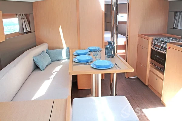 Oceanis 38.1 - Yacht Charter Sailica