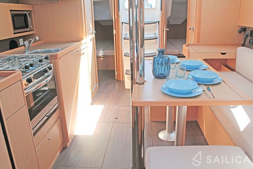 Oceanis 38.1 - Yacht Charter Sailica