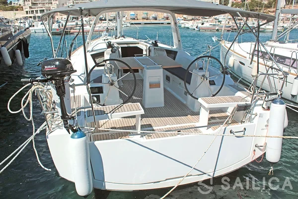 Oceanis 38.1 - Yacht Charter Sailica