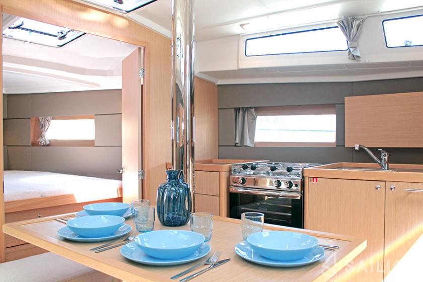 Oceanis 38.1 - Yacht Charter Sailica