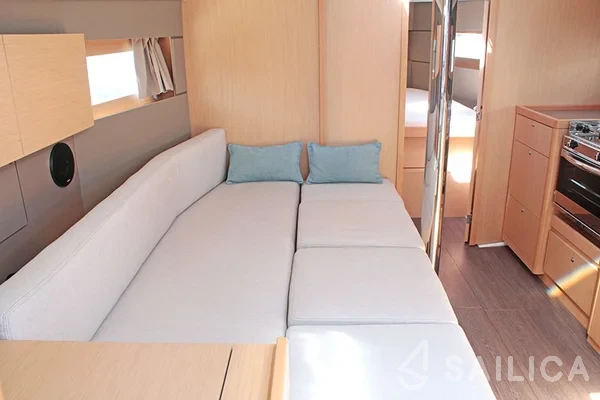 Oceanis 38.1 - Yacht Charter Sailica