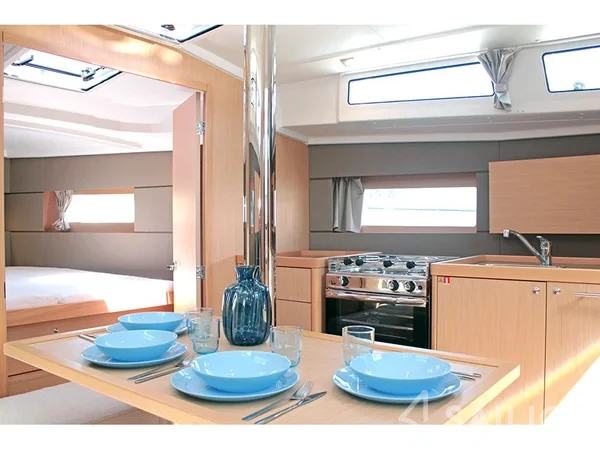 Oceanis 38.1 - Yacht Charter Sailica