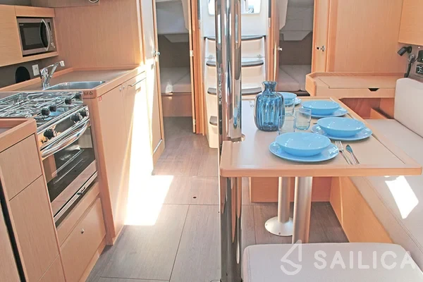 Oceanis 38.1 - Yacht Charter Sailica