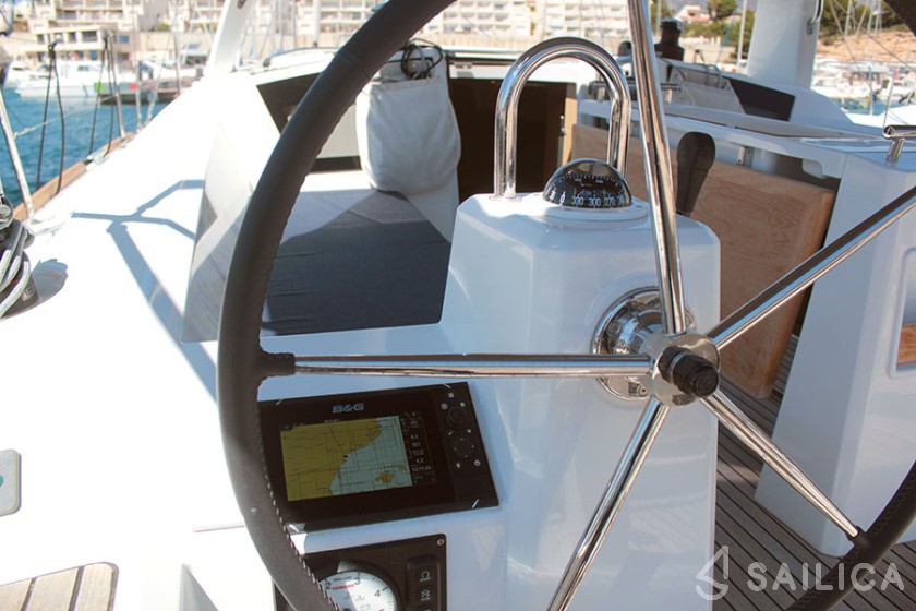 Oceanis 38.1 - Yacht Charter Sailica