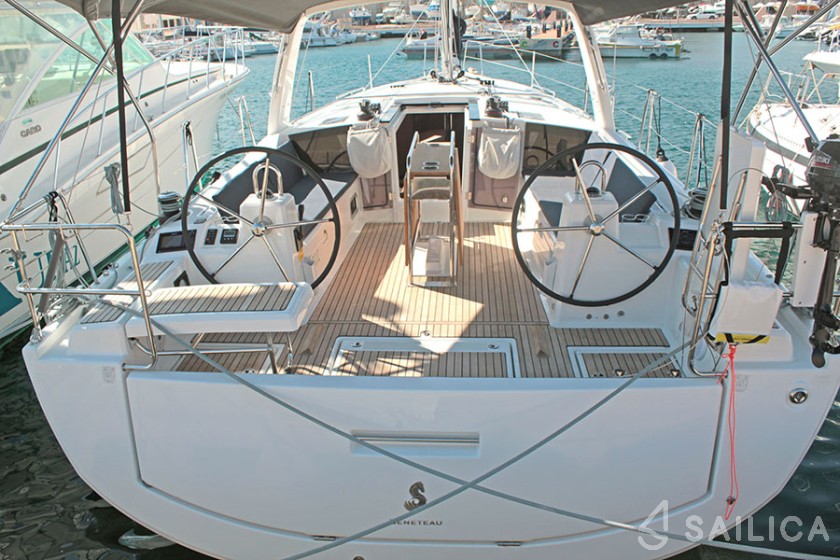 Oceanis 41.1 - Yacht Charter Sailica