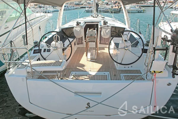 Oceanis 41.1 - Yacht Charter Sailica