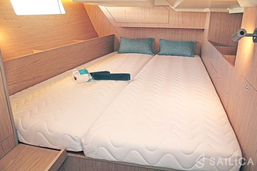 Oceanis 41.1 - Yacht Charter Sailica