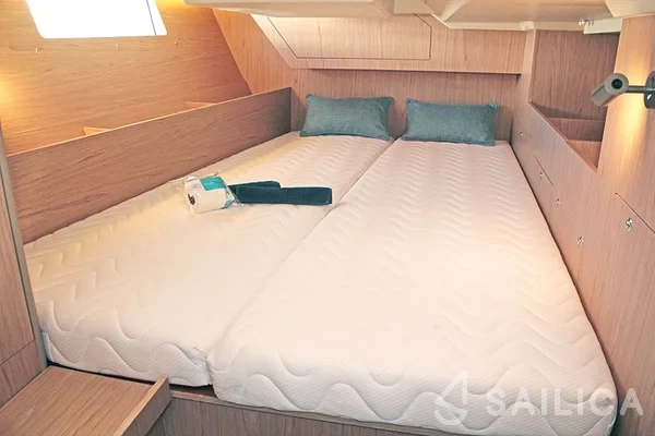 Oceanis 41.1 - Yacht Charter Sailica