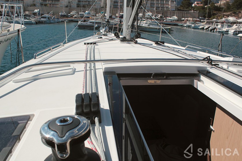 Oceanis 41.1 - Yacht Charter Sailica