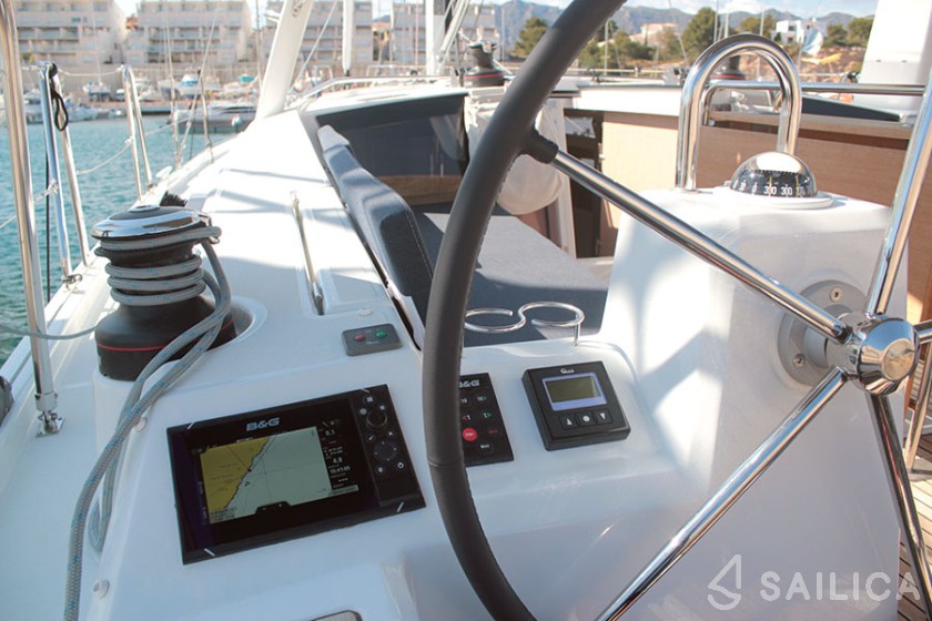 Oceanis 41.1 - Yacht Charter Sailica