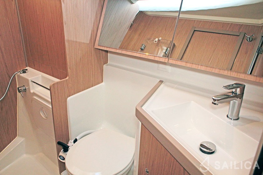 Oceanis 41.1 - Yacht Charter Sailica