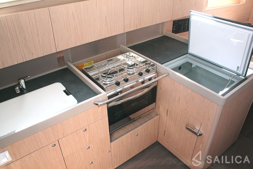 Oceanis 41.1 - Yacht Charter Sailica