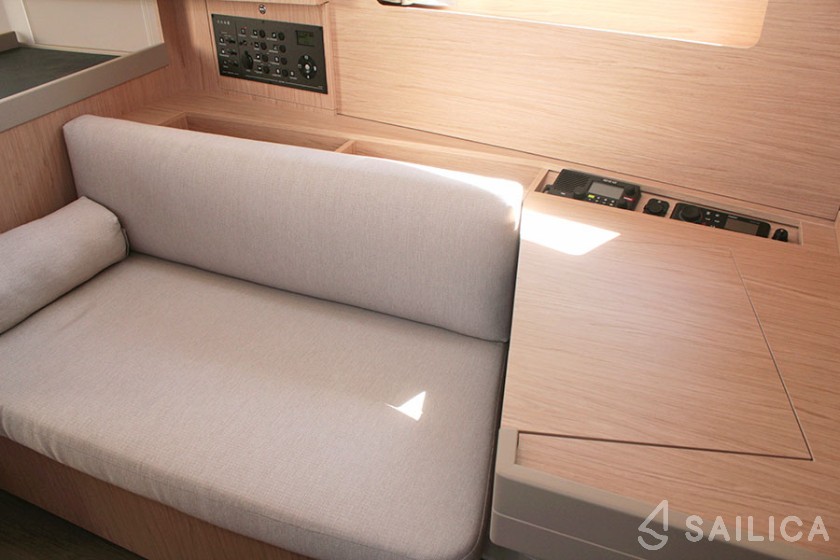 Oceanis 41.1 - Yacht Charter Sailica
