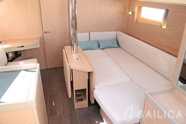Oceanis 41.1 - Yacht Charter Sailica