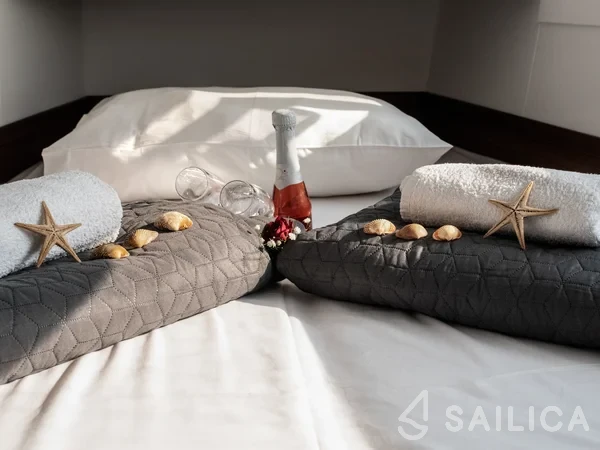 Lagoon 40 - Yacht Charter Sailica