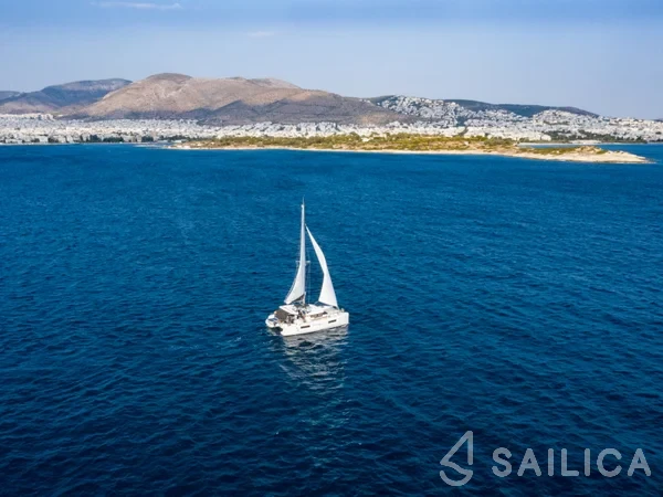 Lagoon 40 - Yacht Charter Sailica