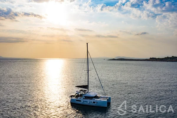Lagoon 40 - Yacht Charter Sailica