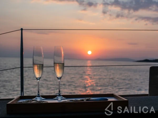 Lagoon 40 - Yacht Charter Sailica