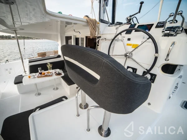 Lagoon 40 - Yacht Charter Sailica