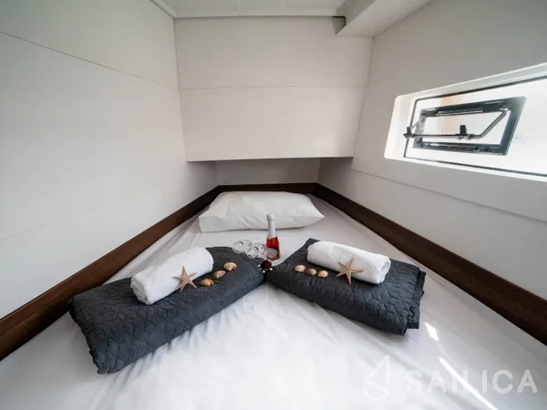 Lagoon 40 - Yacht Charter Sailica
