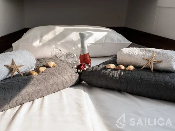 Lagoon 40 - Yacht Charter Sailica