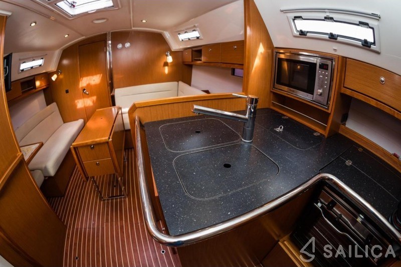 Bavaria 36 Cruiser - Yacht Charter Sailica