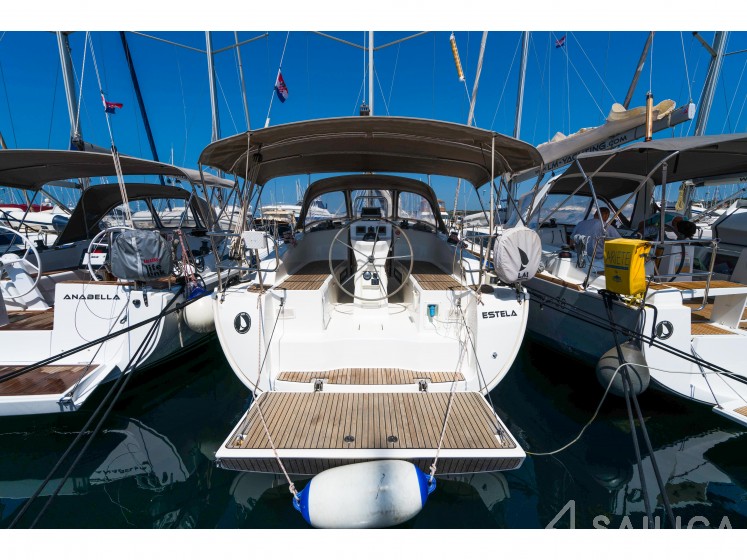 Bavaria 36 Cruiser - Yacht Charter Sailica