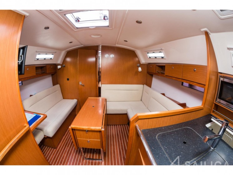 Bavaria 36 Cruiser - Yacht Charter Sailica