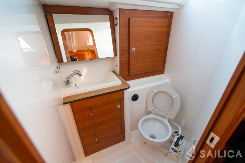 Dufour 382 GL - Yacht Charter Sailica