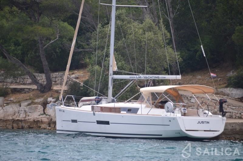 Dufour 382 GL - Yacht Charter Sailica