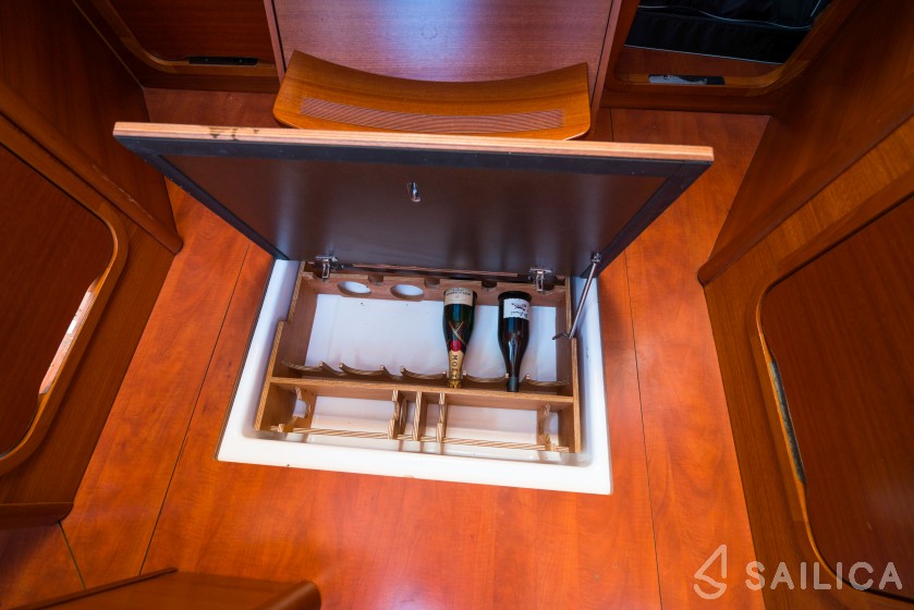 Dufour 382 GL - Yacht Charter Sailica