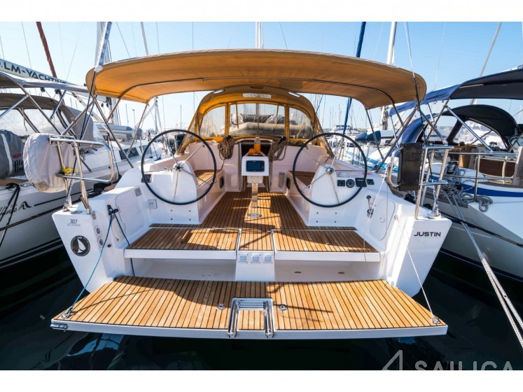 Dufour 382 GL - Yacht Charter Sailica