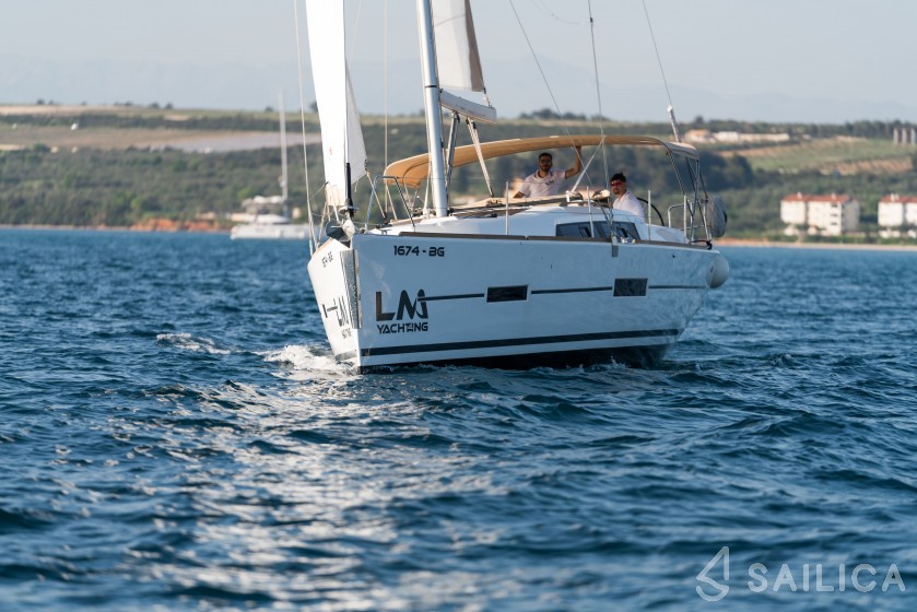 Dufour 382 GL - Yacht Charter Sailica