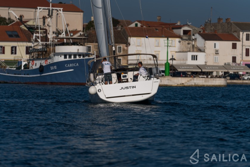 Dufour 382 GL - Yacht Charter Sailica
