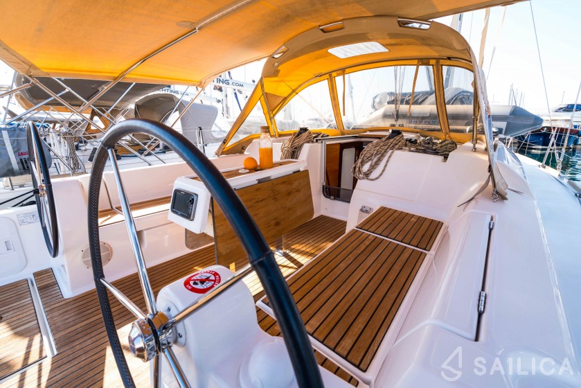 Dufour 382 GL - Yacht Charter Sailica