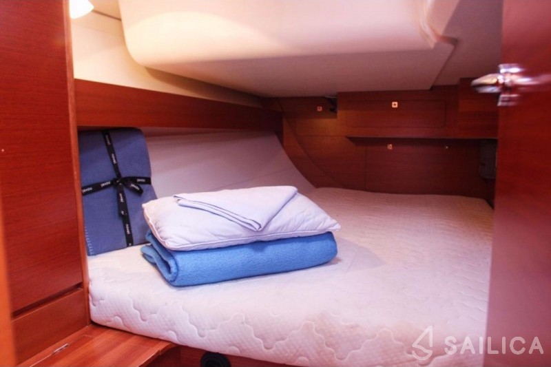 Dufour 382 GL - Yacht Charter Sailica