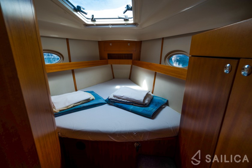 Elan 434 Impression - Yacht Charter Sailica