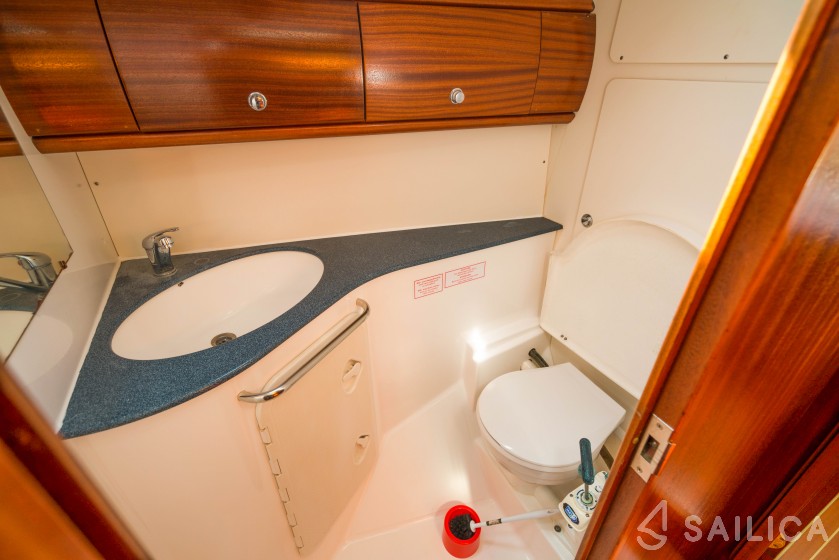 Bavaria 44 - Yacht Charter Sailica