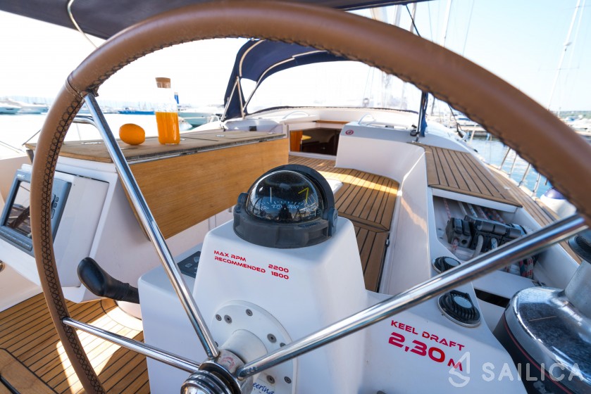 Elan 514 Impression - Yacht Charter Sailica