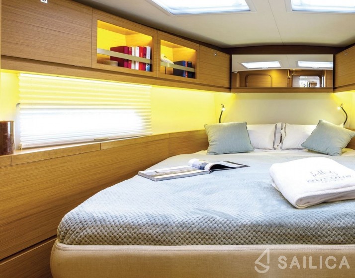 Dufour 520 GL - Yacht Charter Sailica