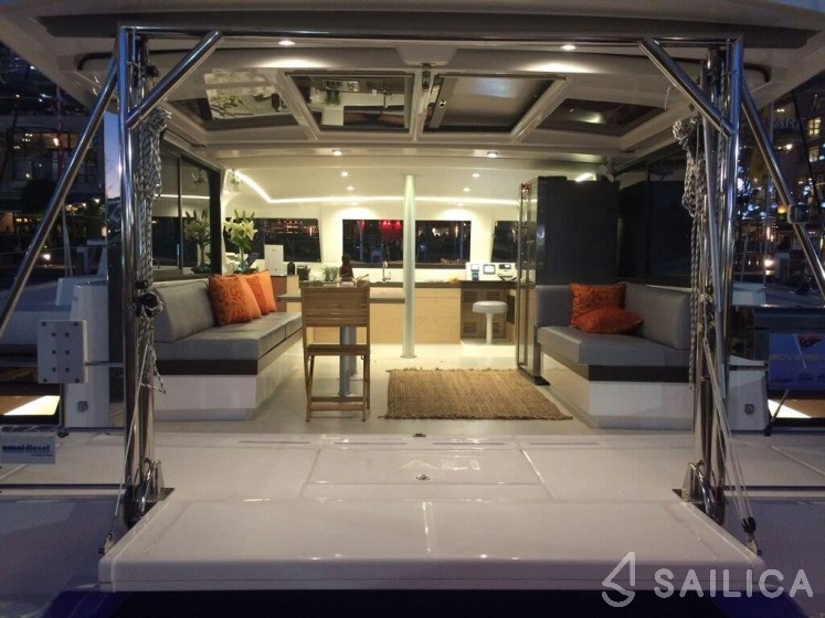 Bali 4.3 - 4 + 2 cab. - Yacht Charter Sailica