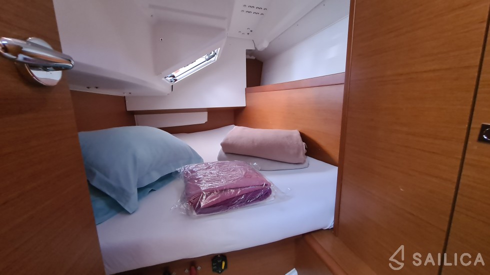 Sun Odyssey 349 - Yacht Charter Sailica