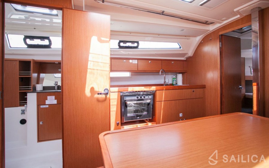 Bavaria 41 Cruiser - Yacht Charter Sailica