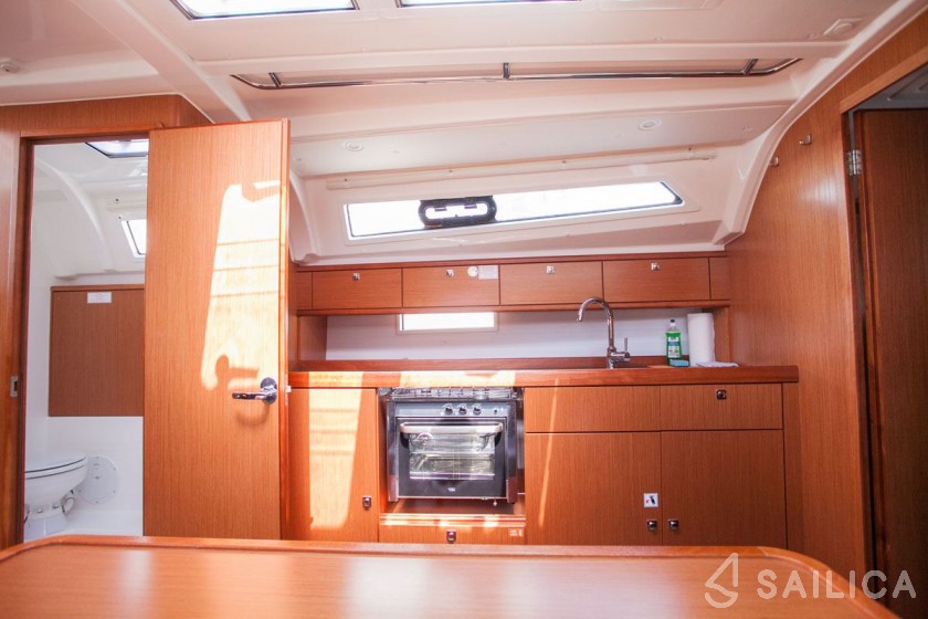 Bavaria 41 Cruiser - Yacht Charter Sailica