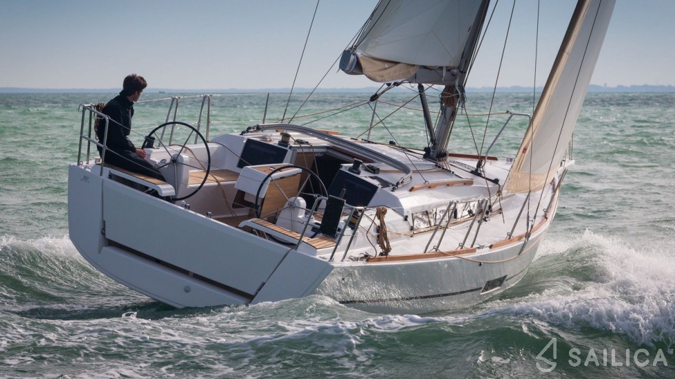 Dufour 360 GL - 3 cab. - Yacht Charter Sailica