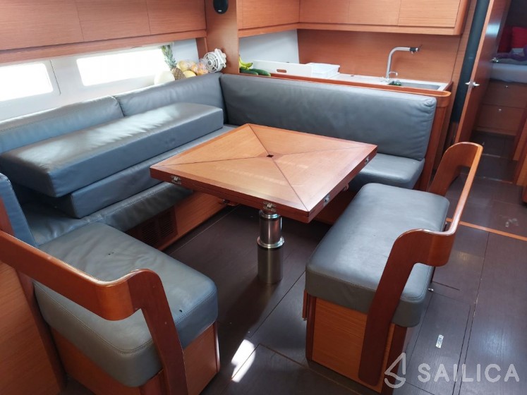 Dufour 520 GL - Yacht Charter Sailica